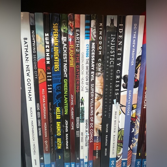 Marvel and DC Graphic Novel Collection - Picture 3 of 4